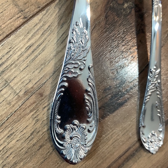 Luxury Flatware set of 24 - Picture 3 of 10